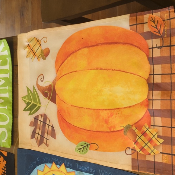 Bundle of Garden Flags - Picture 4 of 7